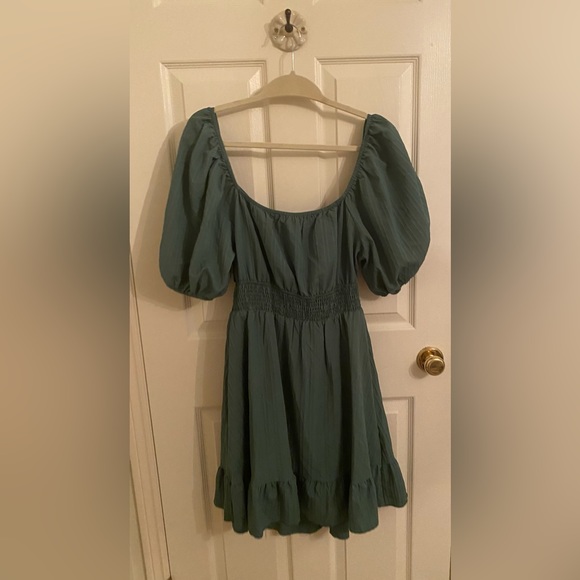 Green Smocked Puff Sleeve Dress - Picture 6 of 12
